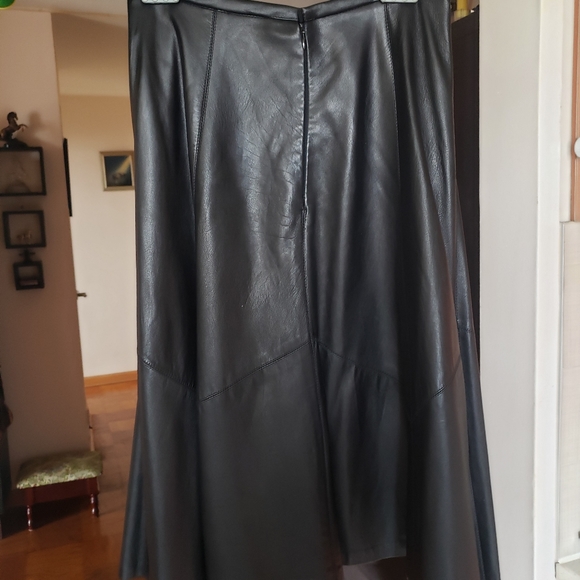 Leather skirt. WAIST - Picture 4 of 9